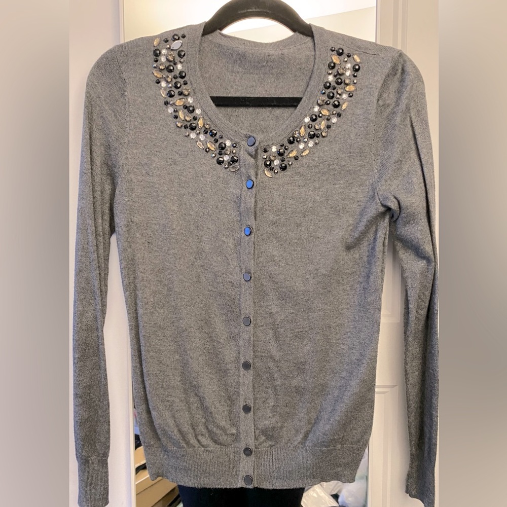 A beautifully embellished collar cardigan in grey, size S